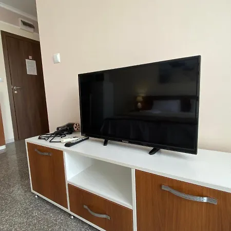 Admiral Plaza A 10 Sunny Apartment *